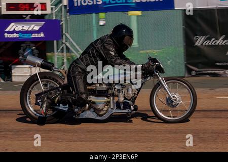 L'evento è attualmente organizzato come un quarto di miglio sprint sia per le automobili che per le motociclette, tenuto sotto l'egida della Motor Sports Association. L'evento è organizzato dal Brighton and Hove Motor Club che si svolge lungo Madeira Drive, Brighton Sea Front, City of Brighton & Hove, UK. 1st settembre 2018 Foto Stock