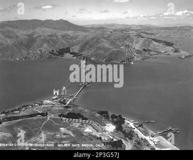 Fotografia aerea del Golden Gate Bridge in costruzione a San Francisco, California Foto Stock