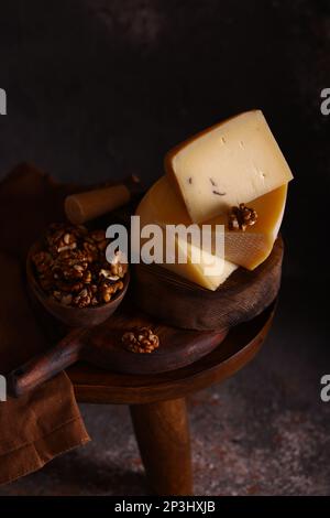 formaggio biologico naturale, stile rustico assortito Foto Stock