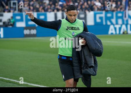 Bergamo, Italia. 4th Mar, 2023. Italia, Bergamo, marzo 04 2023: Luis Muriel (attaccante Atalanta) entra in campo e si sposta in panchina durante la partita di calcio ATALANTA vs UDINESE, Serie A Tim 2022-2023 day25 Gewiss Stadium (Credit Image: © Fabrizio Andrea Bertani/Pacific Press via ZUMA Press Wire) SOLO USO EDITORIALE! Non per USO commerciale! Foto Stock