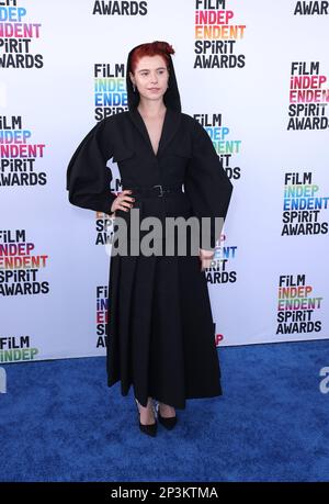 Jessie Buckley partecipa ai Film Independent Spirit Awards del 2023 il 04 marzo 2023 a Santa Monica, California. Foto: Crash/imageSPACE Foto Stock