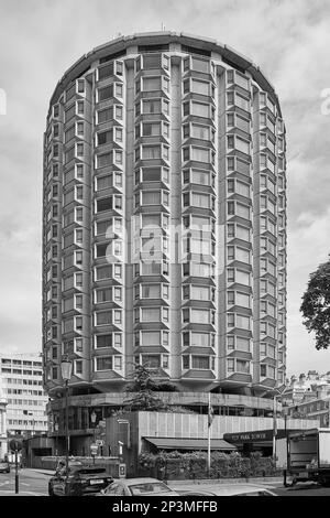 Park Tower Knightsbridge Hotel, progettato da Richard Seifert, 1973; Knightsbridge, Londra, Regno Unito Foto Stock