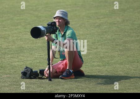 il fotografo della squadra di cricket inglese gareth copley durante l'Inghilterra One Day International Cricket Team partecipa alla pratica prima della terza serie ODI Foto Stock