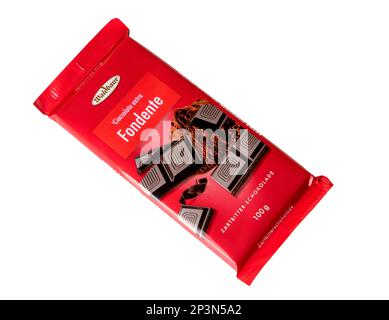 Fondente al cioccolato Waldbaur in confezione rossa italiana isolato su bianco, percorso di ritaglio incluso Foto Stock