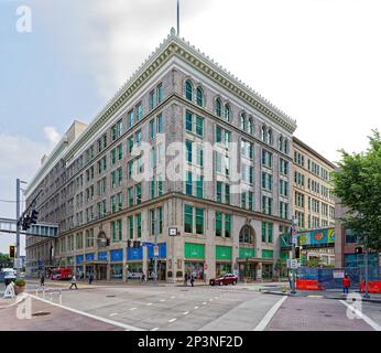 Pittsburgh Downtown: Il grande magazzino Joseph Horne in mattoni e pietra, è stato convertito negli uffici della Highmark Blue Cross Blue Shield. Foto Stock