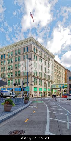 Pittsburgh Downtown: Il grande magazzino Joseph Horne in mattoni e pietra, è stato convertito negli uffici della Highmark Blue Cross Blue Shield. Foto Stock