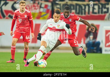 Juan Jose Perea Mendoza, VFB 11 competere per la palla, affrontare, duello, header, zweikampf, Azione, lotta contro Dayot Upamecano , FCB 2 nella partita VFB STUTTGART - FC BAYERN München 1-2 1.German Football League il 18 febbraio 2023 a Stoccarda, Germania. Stagione 2022/2023, giorno 23, 1.Bundesliga, 23.Spieltag © Peter Schatz / Alamy Live News - LE NORMATIVE DFL VIETANO QUALSIASI USO DI FOTOGRAFIE come SEQUENZE DI IMMAGINI e/o QUASI-VIDEO - Foto Stock