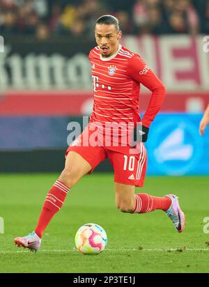 Leroy SANE, FCB 10 nella partita VFB STUTTGART - FC BAYERN München 1-2 1.German Football League il 18 febbraio 2023 a Stoccarda, Germania. Stagione 2022/2023, giorno 23, 1.Bundesliga, 23.Spieltag © Peter Schatz / Alamy Live News - LE NORMATIVE DFL VIETANO QUALSIASI USO DI FOTOGRAFIE come SEQUENZE DI IMMAGINI e/o QUASI-VIDEO - Foto Stock