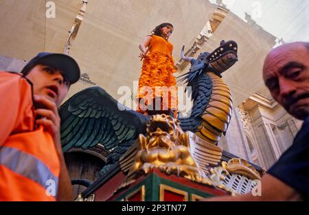 Processione del Corpus Domini,Tarasca,in plaza Pasiegas, Granada, Andalusia Foto Stock