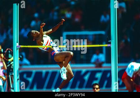 Jackie Joyner-Kersee gareggia nell'Heptathlon ai Campionati mondiali di atletica leggera 1993 Foto Stock