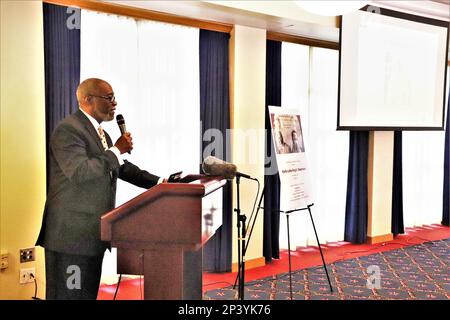 L'oratore Marcus Gentry presenta Martin Luther King Jr. Il 19 gennaio 2023 al McCoy's Community Center for the 2023 Fort McCoy, Wisconsin, Martin Luther King Jr Osservanza del giorno. Il gentry ha dato una presentazione eccellente circa molte cose che rappresentano la memoria, la storia e il significato della vita di MLK Jr. Gentry è il fondatore della RESPECT Academy. È innovatore, relatore e consulente. Secondo il suo sito web, www.marcusgentry.com, la RESPECT Academy è “un’organizzazione di servizi web-based che utilizza il metodo socratico dell’insegnamento, del coaching e dell’empowerment creativo st Foto Stock