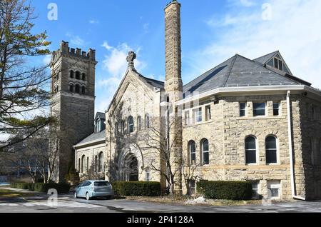 ITHACA, NEW YORK - 26 FEBBRAIO 2023: La prima chiesa presbiteriana nel centro di Ithaca. Foto Stock