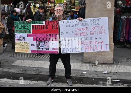 Parigi, Francia. 05th Mar, 2023. Protesta al Balenciaga show durante la Fashion Week a Parigi, Francia, il 5 marzo 2023. Foto di Julien Reynaud/APS-Medias/ABACAPRESS.COM Credit: Abaca Press/Alamy Live News Foto Stock