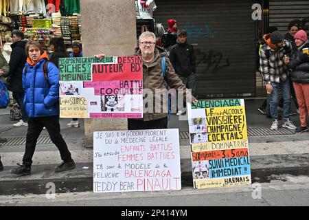 Parigi, Francia. 05th Mar, 2023. Protesta al Balenciaga show durante la Fashion Week a Parigi, Francia, il 5 marzo 2023. Foto di Julien Reynaud/APS-Medias/ABACAPRESS.COM Credit: Abaca Press/Alamy Live News Foto Stock