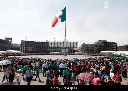 Città del Messico, Messico. 05th Mar, 2023. 5 marzo 2023, Città del Messico, Messico: Membri degli Scout del Messico durante la raccolta di più di un milione di lattine e la formazione del fleur de lis più grande del mondo allo Zocalo a Città del Messico, Messico. Il 5 marzo 2023 a Città del Messico (Foto di Luis Barron/Eyepix Group/Sipa USA). Credit: Sipa USA/Alamy Live News Foto Stock