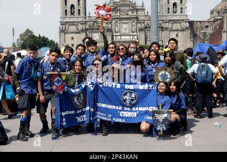 Città del Messico, Messico. 05th Mar, 2023. 5 marzo 2023, Città del Messico, Messico: Membri degli Scout del Messico durante la raccolta di più di un milione di lattine e la formazione del fleur de lis più grande del mondo allo Zocalo a Città del Messico, Messico. Il 5 marzo 2023 a Città del Messico (Foto di Luis Barron/Eyepix Group/Sipa USA). Credit: Sipa USA/Alamy Live News Foto Stock