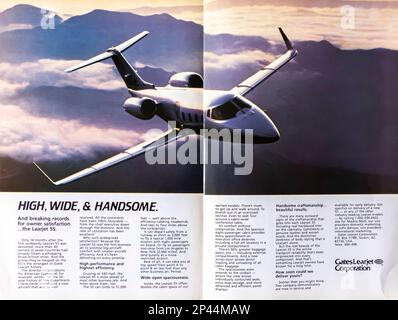 Gates Learjet Corporation annuncio in una rivista NatGeo ottobre 1982 Foto Stock