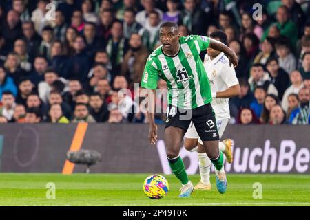 Siviglia, Spagna. 08th Jan, 2022. William Carvalho di Real Betis visto in azione durante la partita di LaLiga Santander 2022/2023 tra Real Betis e Real Madrid allo stadio Benito Villamarin. Punteggio finale Real Betis 0:0 Real Madrid (Foto di Francis Gonzalez/SOPA Images/Sipa USA) Credit: Sipa USA/Alamy Live News Foto Stock