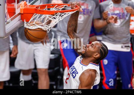 Los Angeles, California, Stati Uniti. 5th Mar, 2023. I Los Angeles Clippers avanzano Kawhi Leonard dunks contro i Memphis Grizzlies durante una partita di basket NBA alla Crypto.com Arena di Los Angeles venerdì 24 febbraio 2023. (Credit Image: © Ringo Chiu/ZUMA Press Wire) SOLO PER USO EDITORIALE! Non per USO commerciale! Credit: ZUMA Press, Inc./Alamy Live News Foto Stock