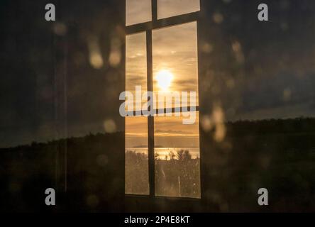 Riflessi delle finestre, Ebeys Landing, Washington state, USA, Puget Sound settentrionale Foto Stock