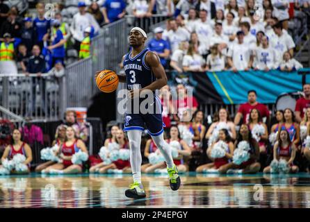 Marzo 04 2023 Las Vegas, NV, U.S.A. Brigham Young Guard Rudi Williams (3)prepara il gioco durante la partita NCAA Men's Basketball West Coast Conference Quarterfinals tra Brigham Young Cougars e Loyola Marymount Lions. BYU ha battuto Loyola Marymount 73-63 all'Orleans Arena Las Vegas, Nevada. Thurman James/CSM Foto Stock