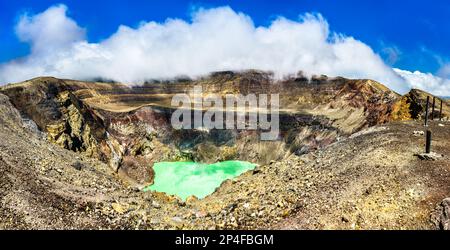 Il lago cratere del vulcano Santa Ana o Ilamatepec in El Salvador Foto Stock