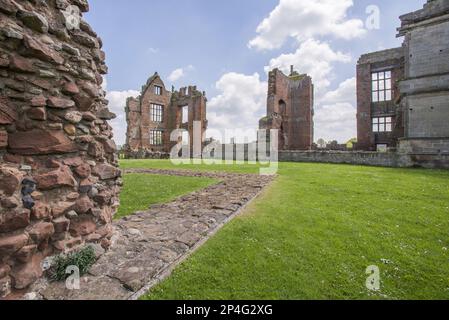 Rovine della casa padronale Elizabethan, Moreton Corbet Castle, Moreton Corbet, Shropshire, Inghilterra, Regno Unito Foto Stock