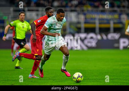 Milano, Italia. 05th marzo 2023. Denzel Dumfries (2) dell'Inter visto durante la Serie Un match tra Inter e Lecce a Giuseppe Meazza a Milano. (Photo credit: Gonzales Photo - Tommaso Fimiano). Foto Stock