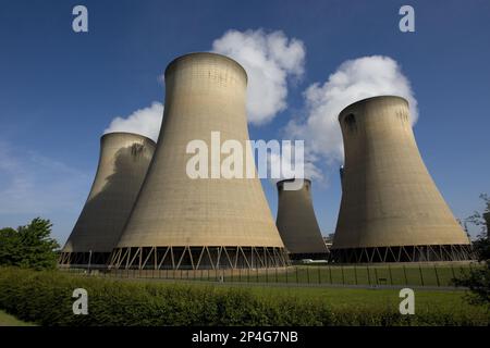 Torri di raffreddamento per centrali elettriche a carbone, Drax Power Station, Goole, North Humberside, Yorkshire, Inghilterra, Regno Unito Foto Stock