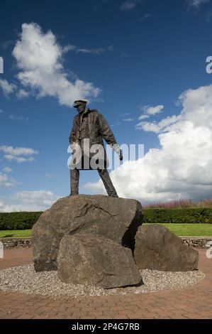 Statua commemorativa, colonnello Sir Archibald David Stirling, fondatore della SAS, Hill of Row, vicino a Doune, Stirlingshire, Scozia, Regno Unito Foto Stock