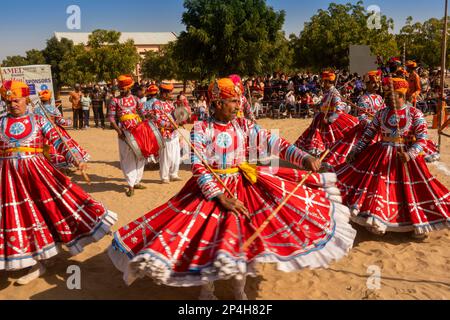 India, Rajasthan, Bikaner, Centro Nazionale di Ricerca Camel, Festival Camel, tradizionali ballerini popolari del Rajasthan Foto Stock