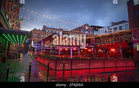 SOHO al crepuscolo, Piazza dei Concerti, Concert St, Liverpool, Merseyside, INGHILTERRA, REGNO UNITO, L1 4NR Foto Stock