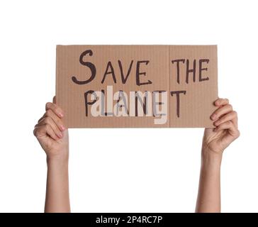 Protestante con cartellone con testo Salva il pianeta su sfondo bianco, primo piano. Sciopero sul clima Foto Stock