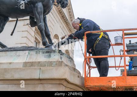 Restauro della statua equestre di Earl Roberts del 1st a Horse Guards, Londra, Regno Unito Foto Stock