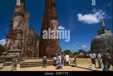 Sri Lanka: la Tempel ruderi di antiche città re Polonnaruwa sono una delle principali attrazioni turistiche Foto Stock