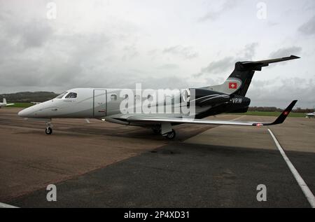 Un Embraer 505 Phenom 300 di Air Connect a Brighton City Airport Sussex Inghilterra Foto Stock