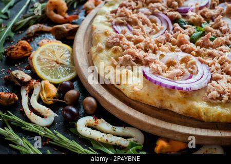 tonno pizza lenten pasto delizioso Foto Stock
