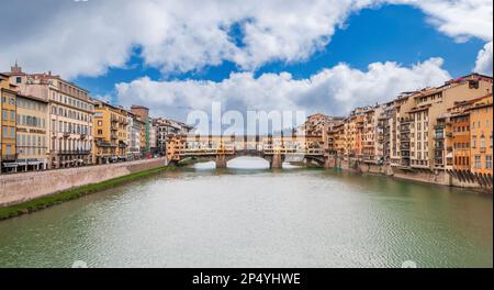 Arno e Ponte Vecchio a Firenze, Toscana in Italia Foto Stock