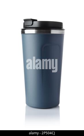 Thermug chiuso in plastica blu isolato su bianco. Foto Stock