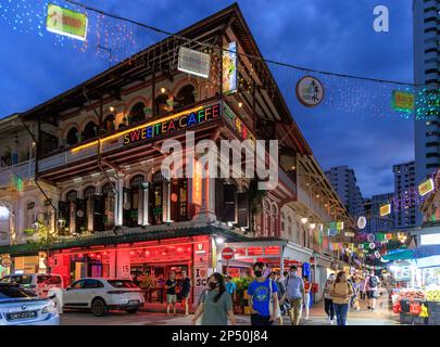 Caffè e bar Sweettea all'angolo tra Trengganu Street e Temple Street, Chinatown, Singapore Foto Stock