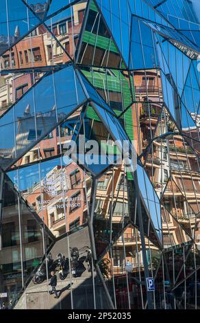 Osakidetza edificio. Il quartier generale di basco Osakidetza Dipartimento di Sanità da Coll-Barreu Arquitectos. Bilbao, Paese Basco. Spagna Foto Stock