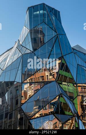 Osakidetza edificio. Il quartier generale di basco Osakidetza Dipartimento di Sanità da Coll-Barreu Arquitectos. Bilbao, Paese Basco. Spagna Foto Stock