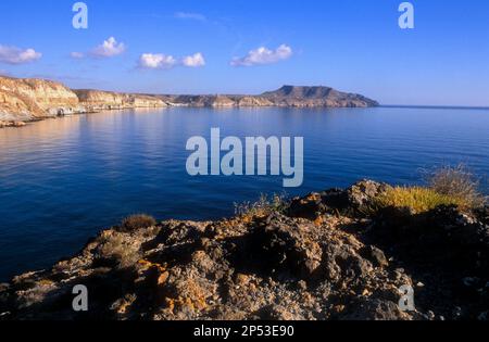 `Mesa de Roldan´ da `Punta del Plomo´.nei pressi di Agua amarga. Parco Naturale Cabo de Gata-Nijar. Riserva della Biosfera, provincia di Almeria, Andalusia, Spagna Foto Stock