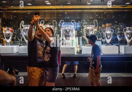 Vetrina le coppe europee. Real Madrid museo. Stadio Santiago Bernabeu. Madrid. Spagna. Foto Stock