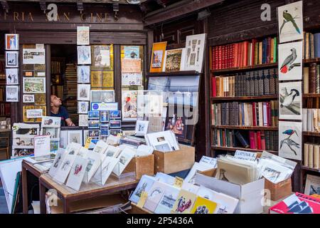 Libri in stallo Pasadizo de San Gines, Madrid degli austriaci, Madrid, Spagna. Foto Stock