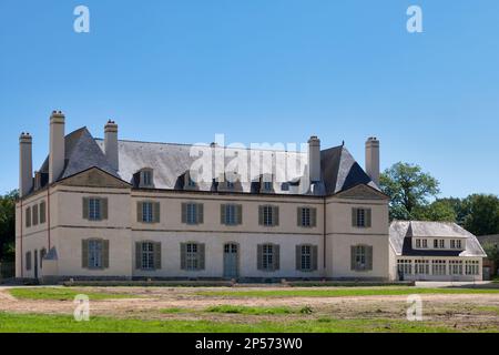 Carhaix-Plouguer, Francia - Agosto 13 2021: Il castello di Kerampuil è stato costruito intorno al 1760 per Charles-Robert de Saisy, Foto Stock