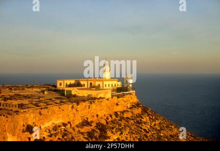 Faro in Mesa de Roldan.Carboneras, Cabo de Gata-Nijar parco naturale. Riserva della Biosfera, provincia di Almeria, Andalusia, Spagna Foto Stock