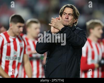 Londra, Inghilterra, 6th marzo 2023. Thomas Frank, Manager di Brentford festeggia dopo la partita della Premier League al GTECH Community Stadium di Londra. L'accreditamento dell'immagine dovrebbe leggere: Paul Terry / Sportimage Foto Stock