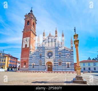 Eccezionale Cattedrale di Monza sulla grande Piazza Duomo, Italia Foto Stock