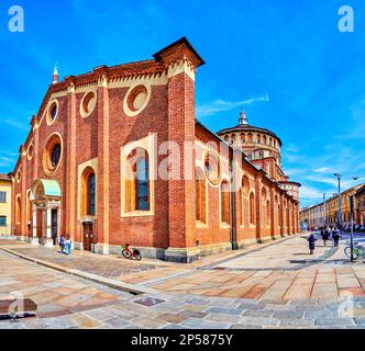 Facciata della chiesa di Santa Maria delle grazie, una delle chiese più importanti del centro di Milano Foto Stock